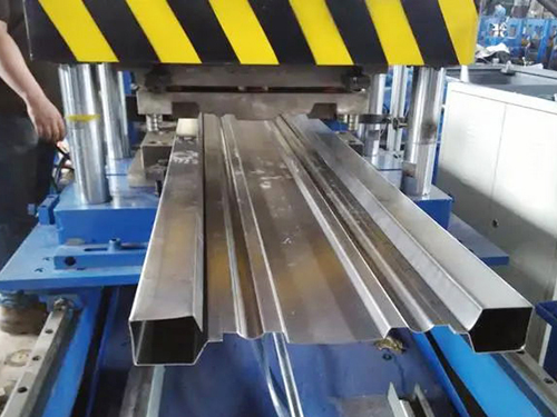 江苏全自动汽车厢板设备