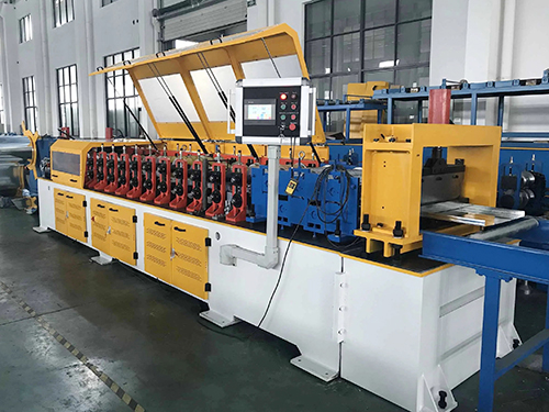 江苏车库门成型机